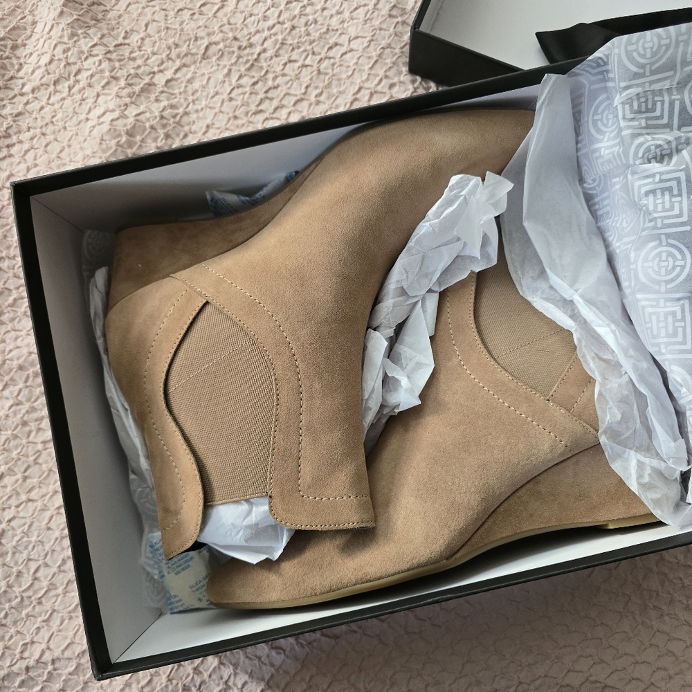 Natori Women's Gaisha-Su Suede Wedge Tan Heeled Dauble Gore Bootie Size 11